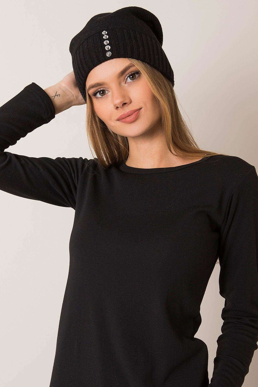 Bonnet model 187436 Rue Paris