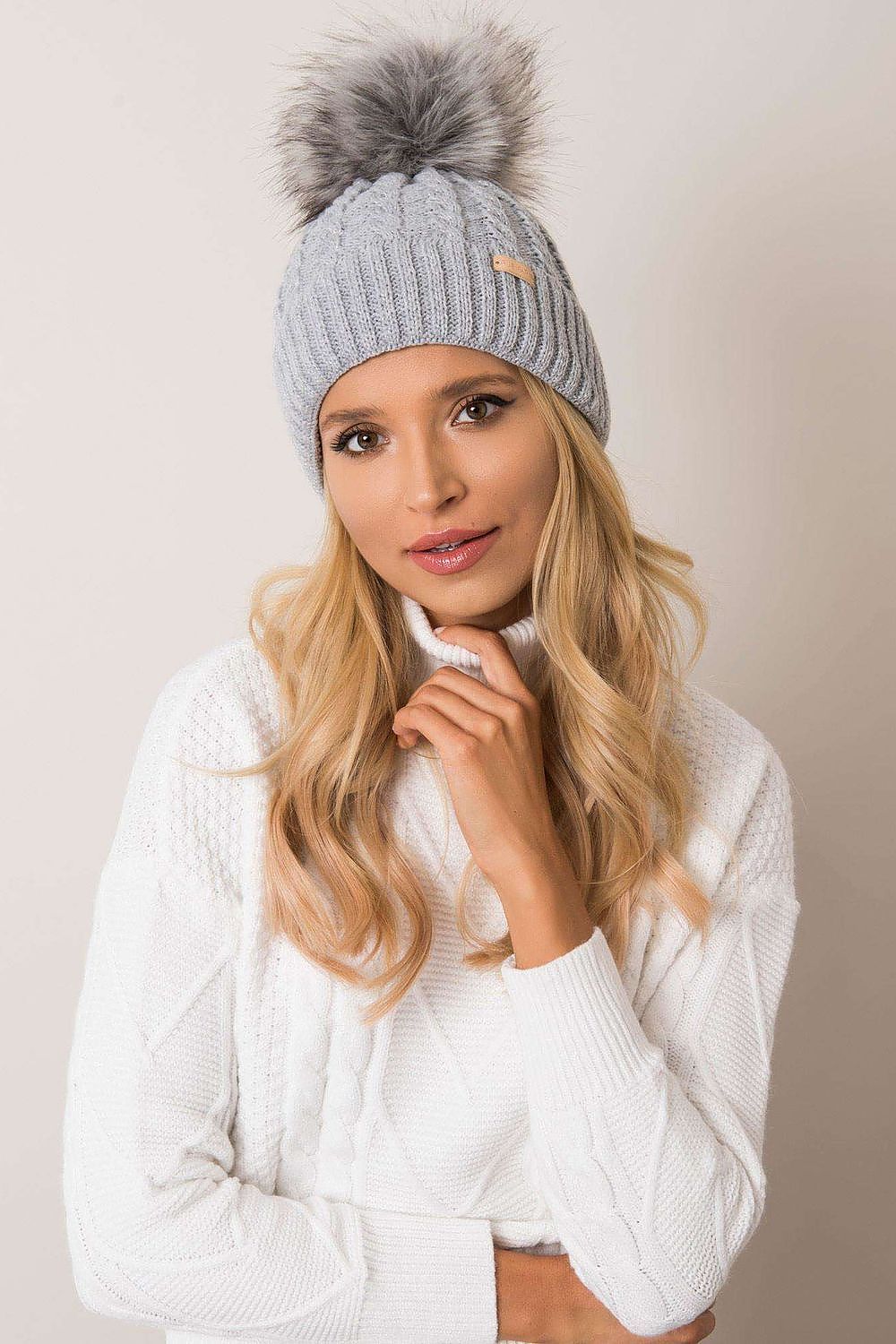 Bonnet model 187440 Rue Paris