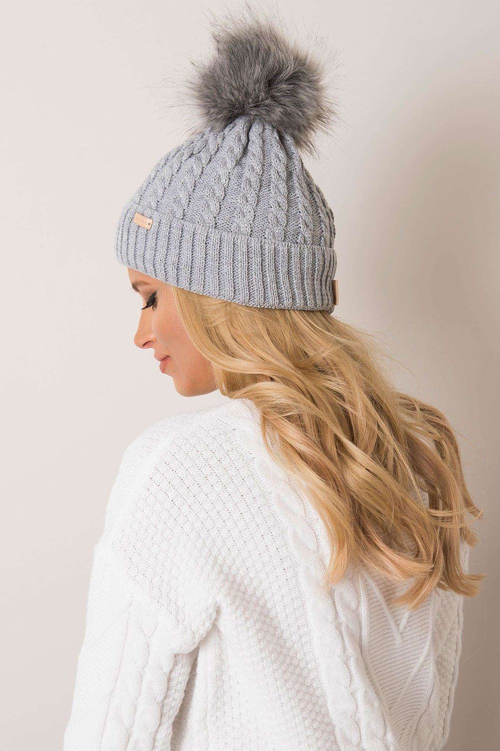 Bonnet model 187440 Rue Paris