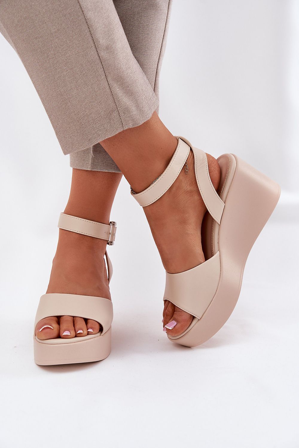 Cothurnes model 212817 Step in style