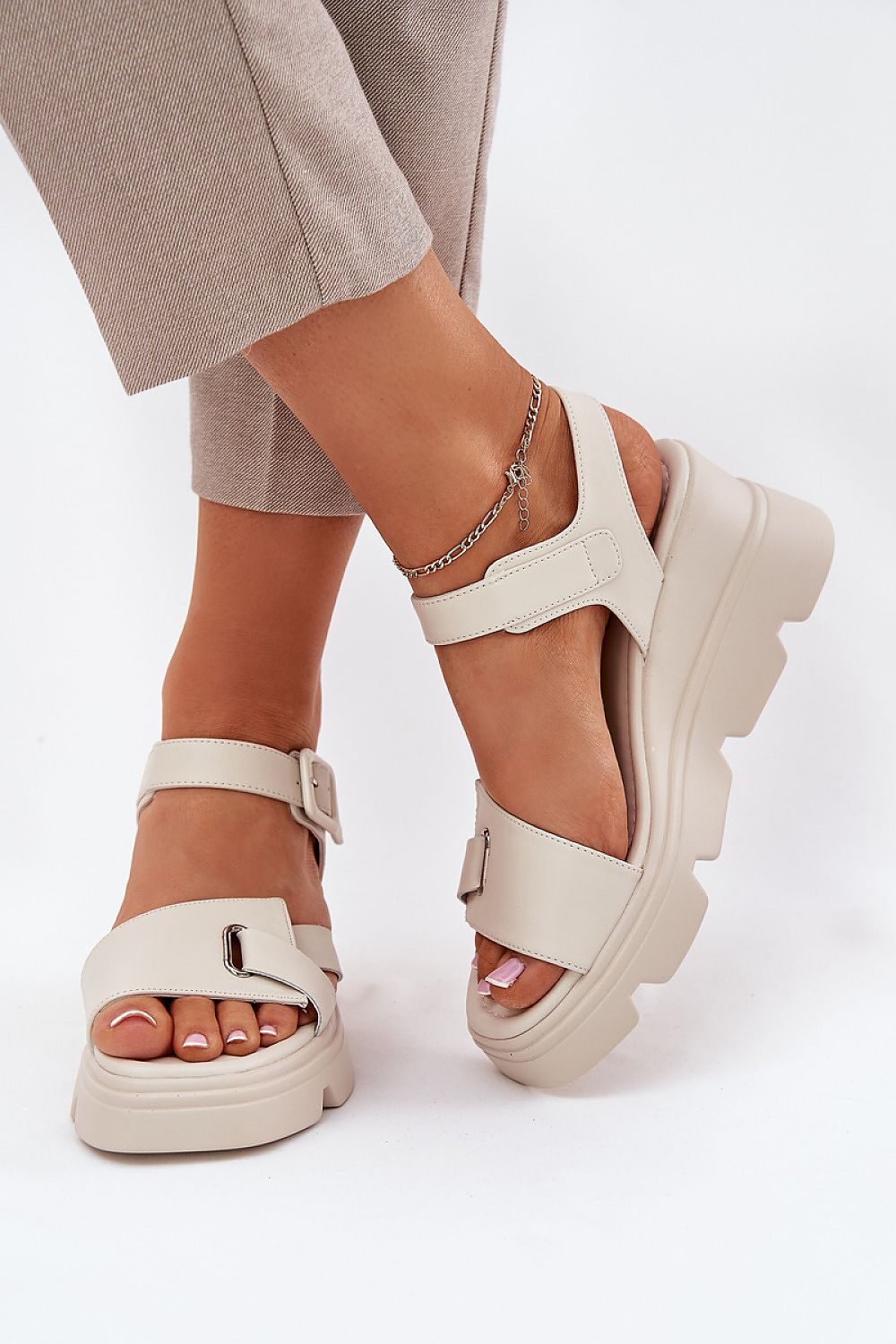 Cothurnes model 212903 Step in style