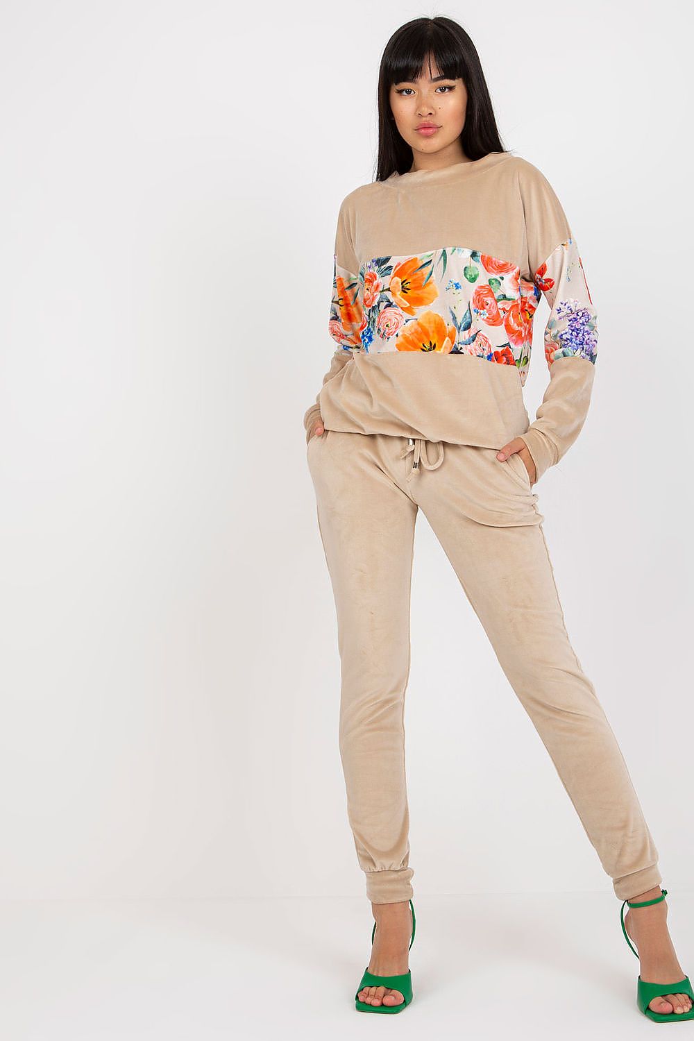 L`ensemble model 169458 Rue Paris