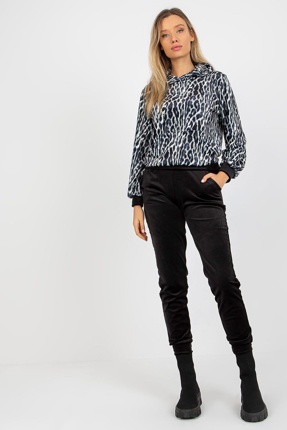 L`ensemble model 173356 Rue Paris