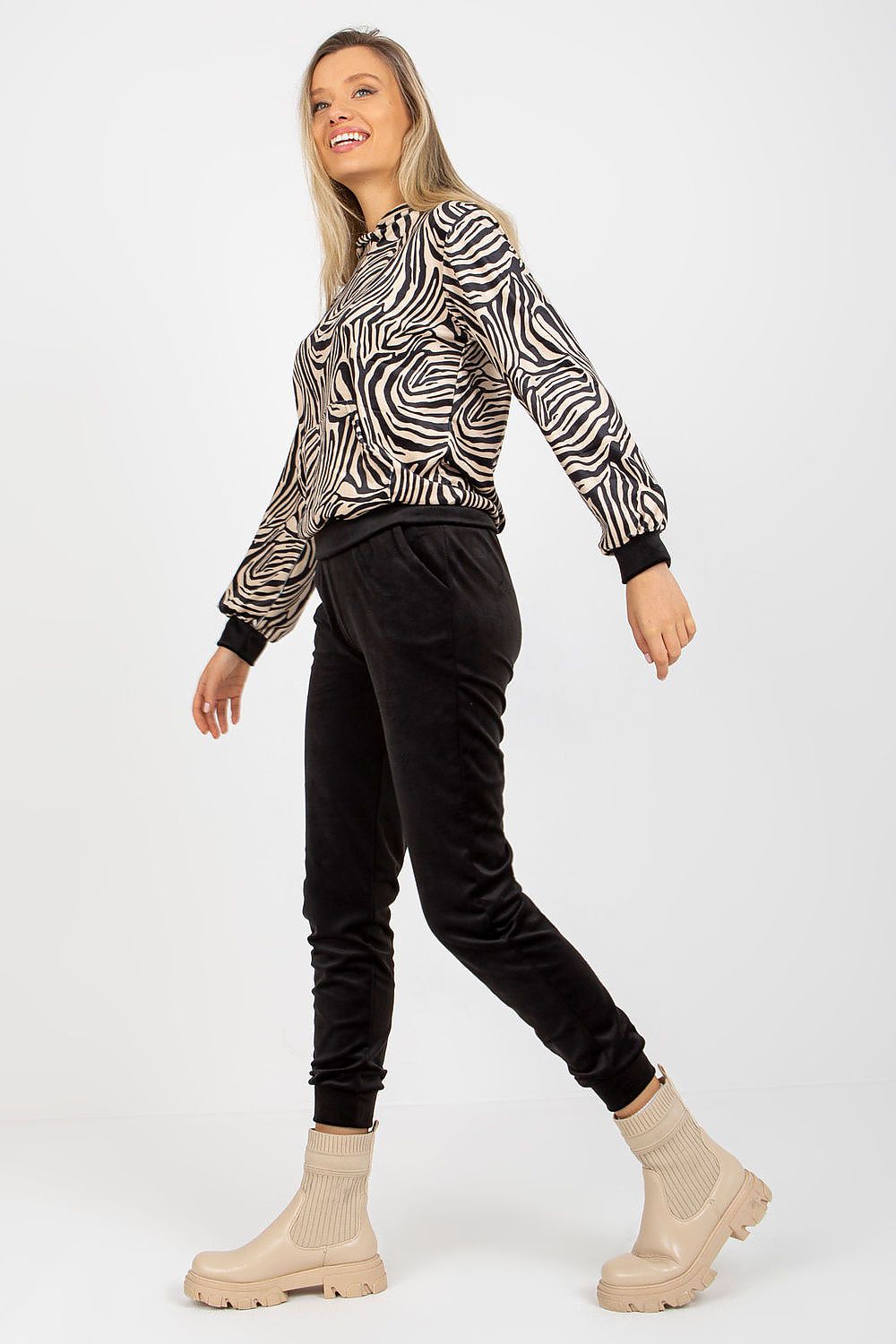 L`ensemble model 173357 Rue Paris