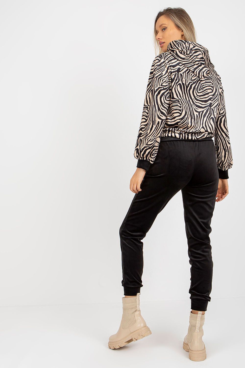 L`ensemble model 173357 Rue Paris