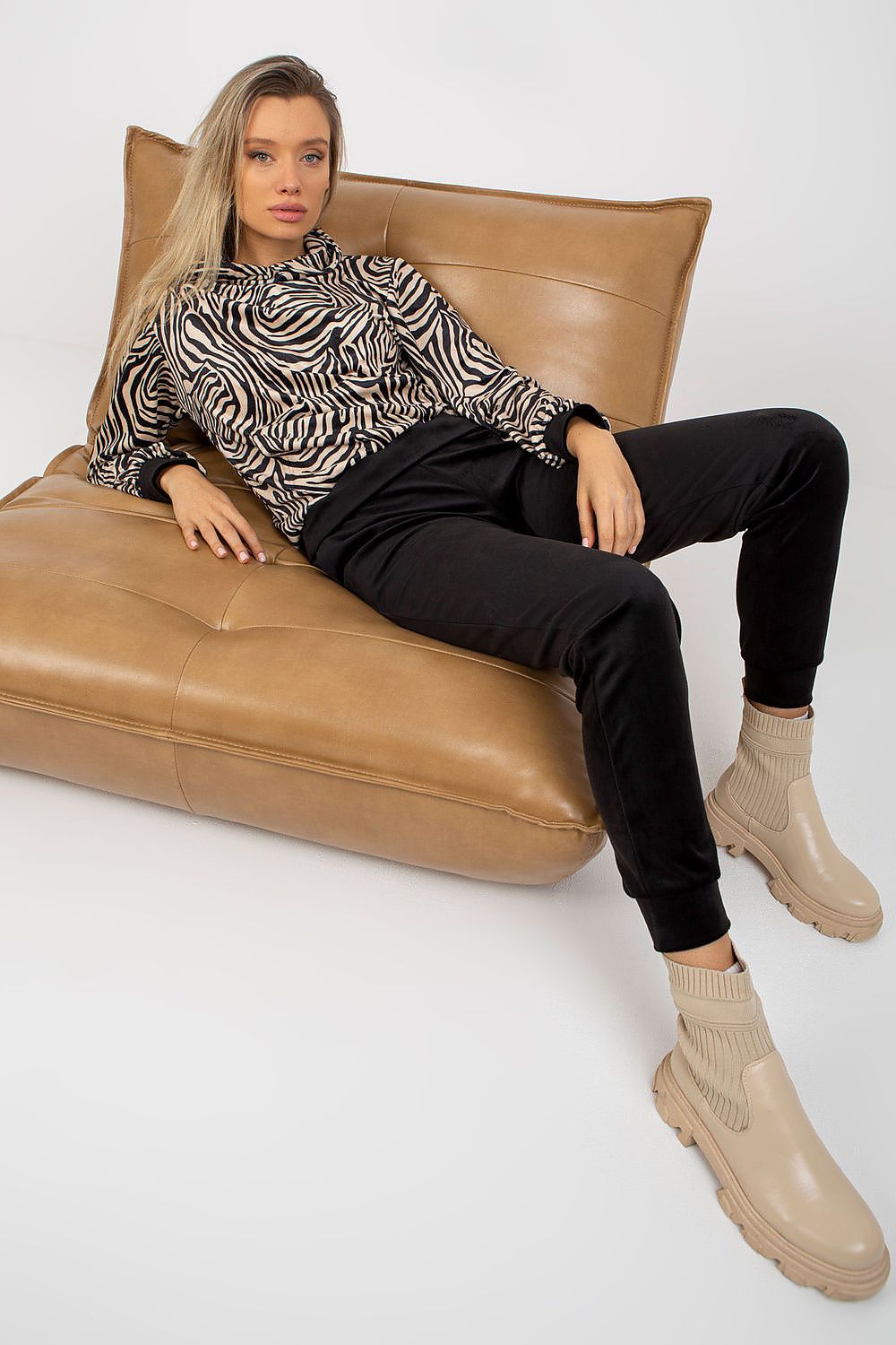 L`ensemble model 173357 Rue Paris