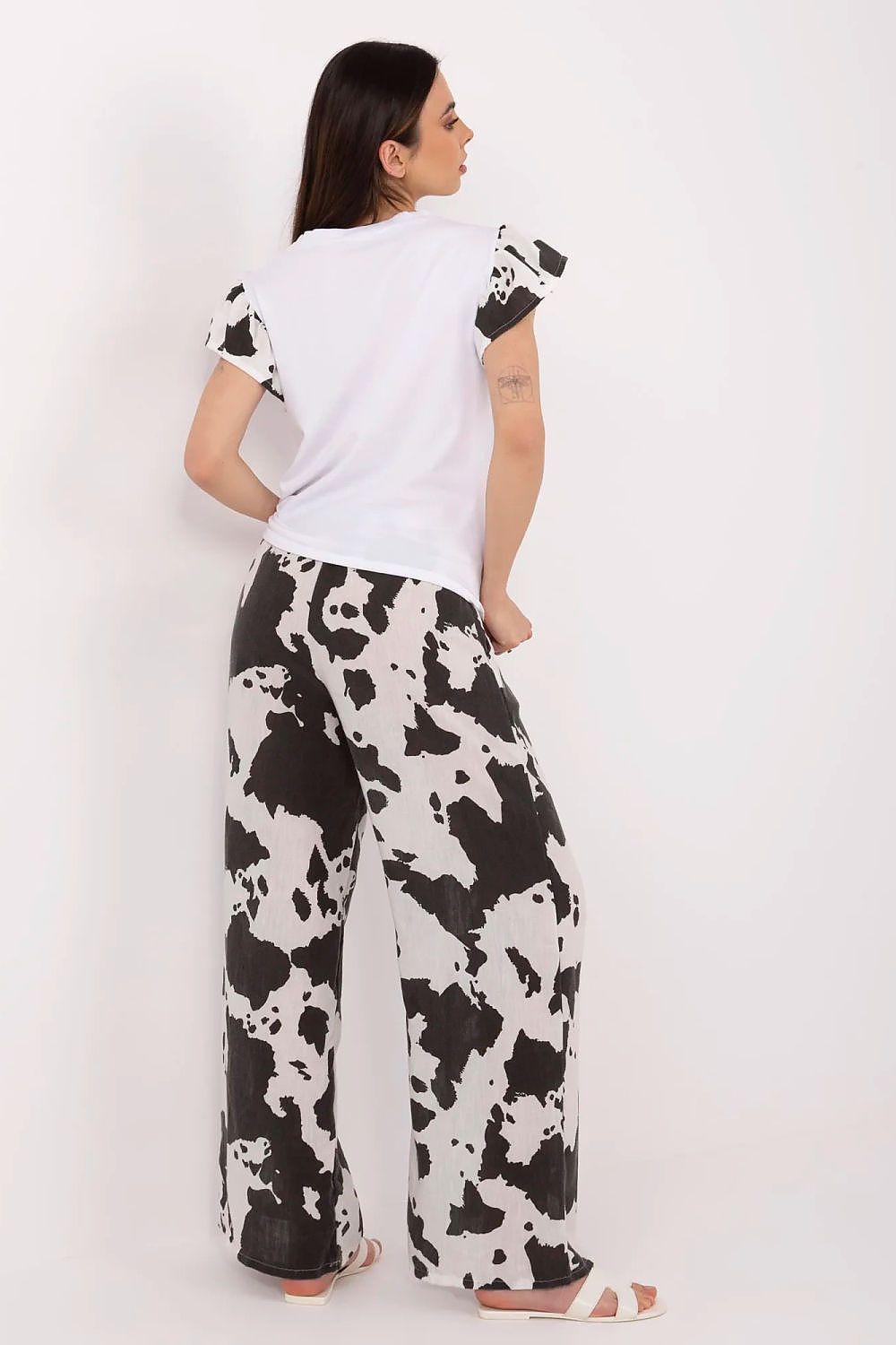  L`ensemble model 212521 Italy Moda 