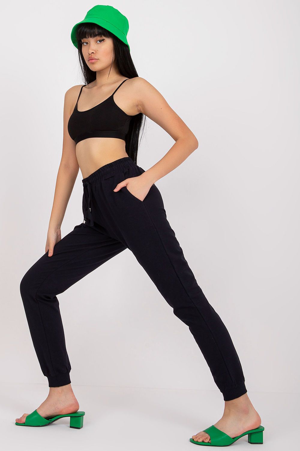  Pantalon survêtement model 167920 BFG 